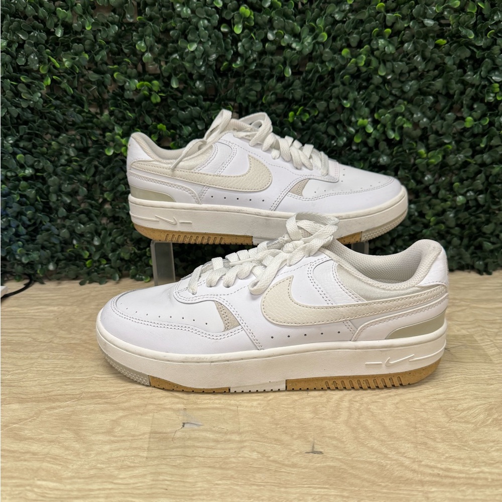 Nike Women's Sneakers White and Cream